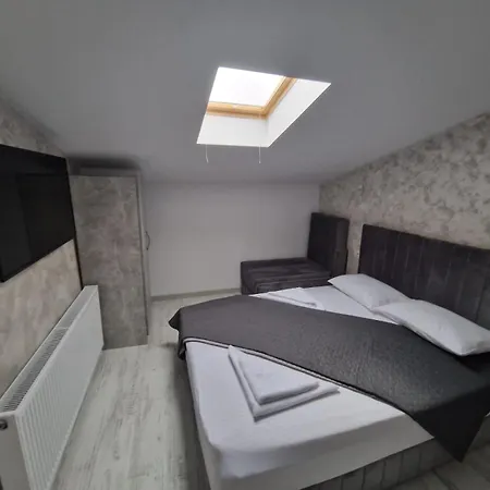 Pensjonat Atelierelor House *